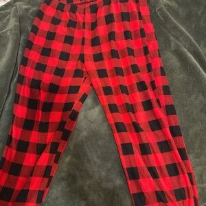 Wondershop Women's Red and Black Plaid Sleepwear